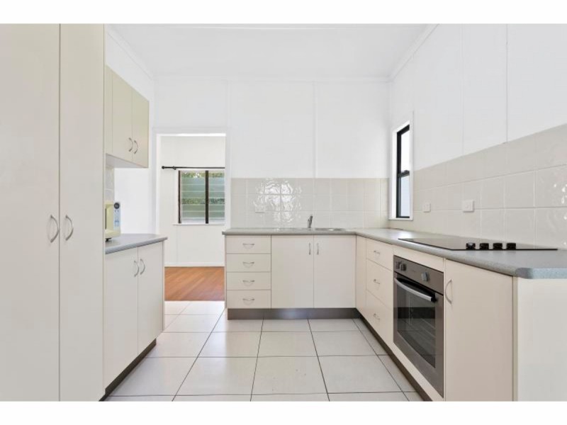 6 Thackeray Street, Park Avenue QLD 4701